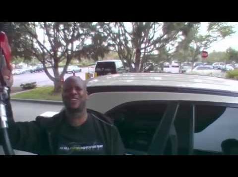 Couple piégé par Jay Luno dans une station essence