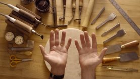 La fabrication d’un portefeuille en cuir à la main