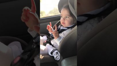 Cette fillette s’éclate durant le drop d’une chanson