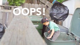 Quand un enfant essaye de faire une blague à son père